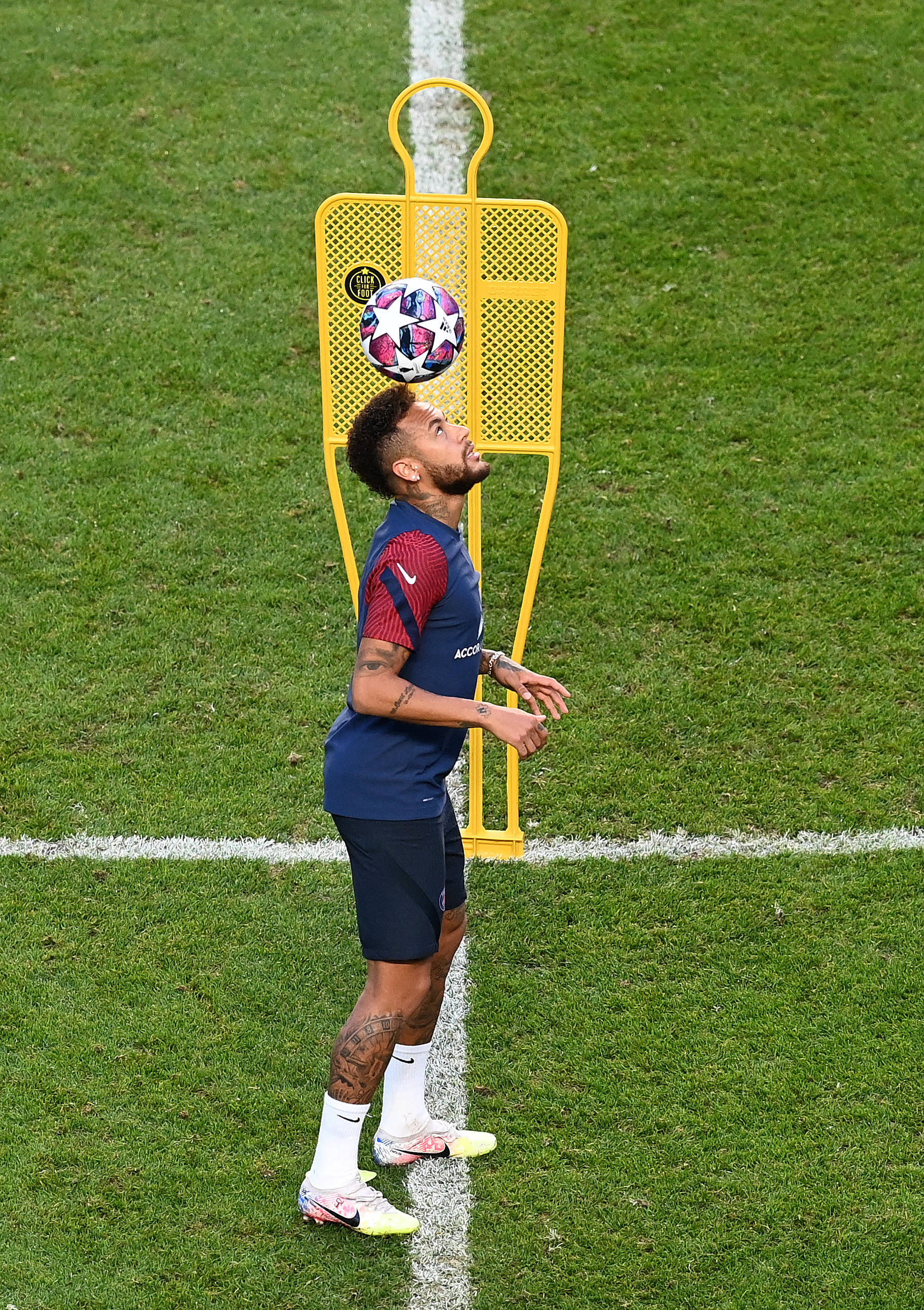 开云体育-广州队围绕欧超杯止住颓势托特纳姆刷新队史纪录备战欧冠,媒体一致点评:莎拉波娃赛事官方发布出色防守新规-开云体育